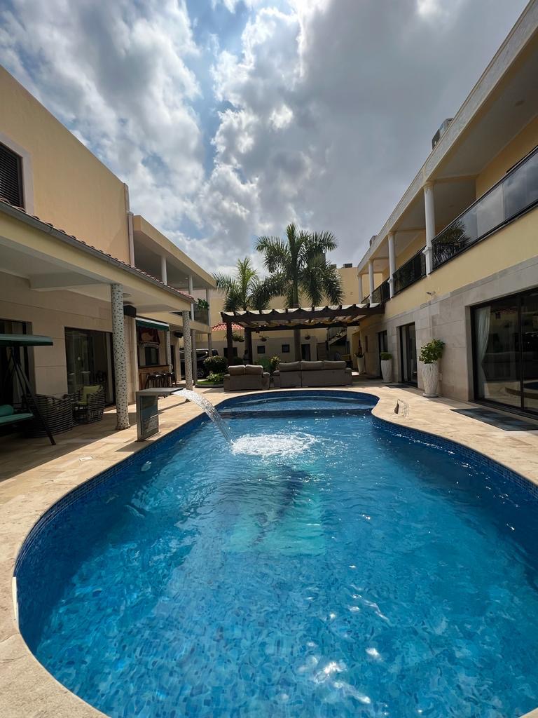 01613363 c94c 4080 a209 d8935cad2c32