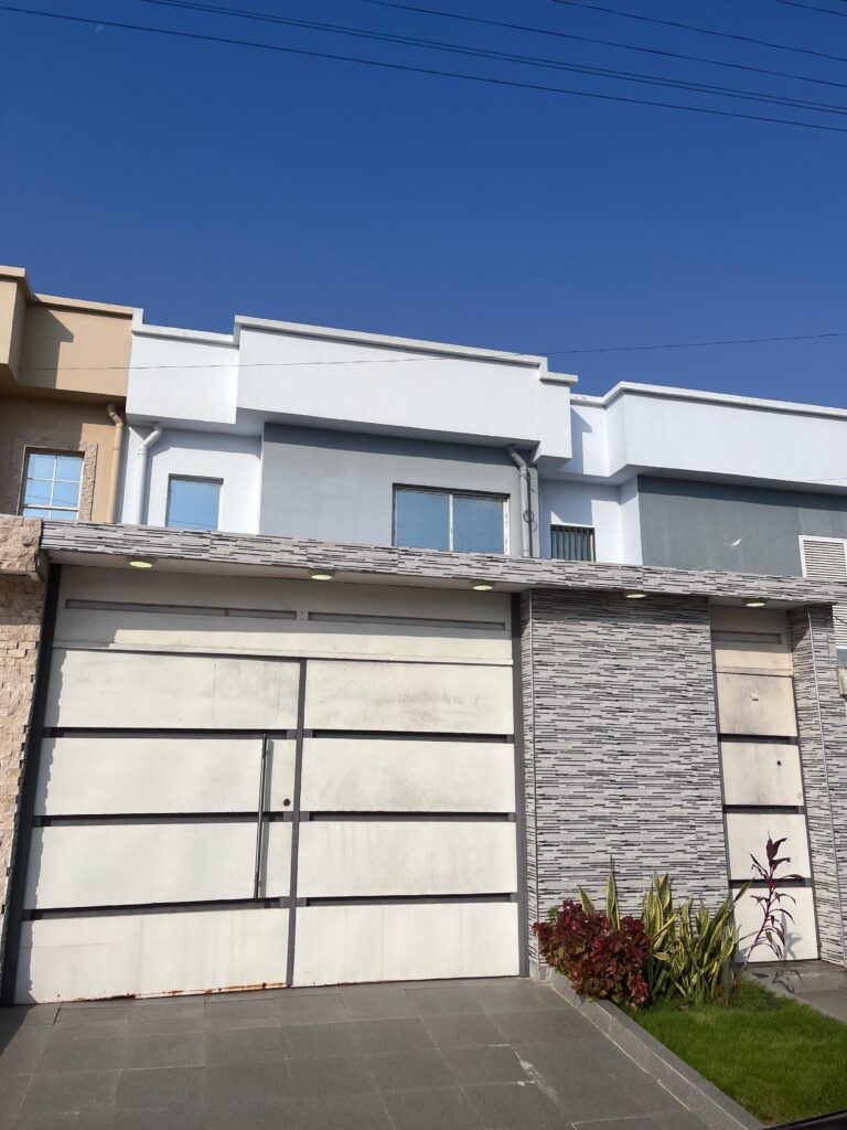 dd2b78f1 4bc2 494a b185 a8edb7986770 768x1024