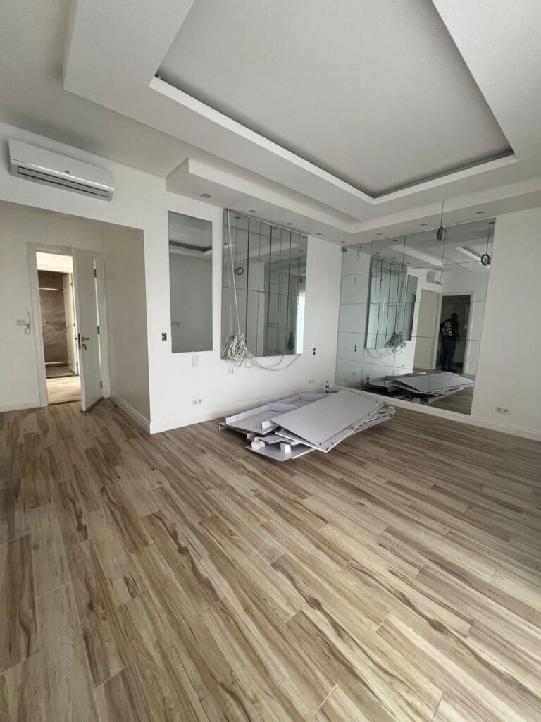 30b59d12 e279 41b6 b712 df11f67fb011 768x1024