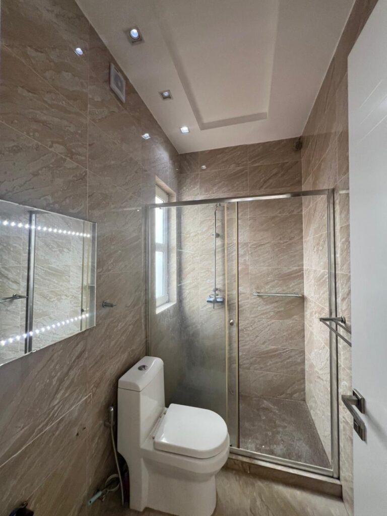 83c4f073 1841 429d a792 aed90a502103 768x1024