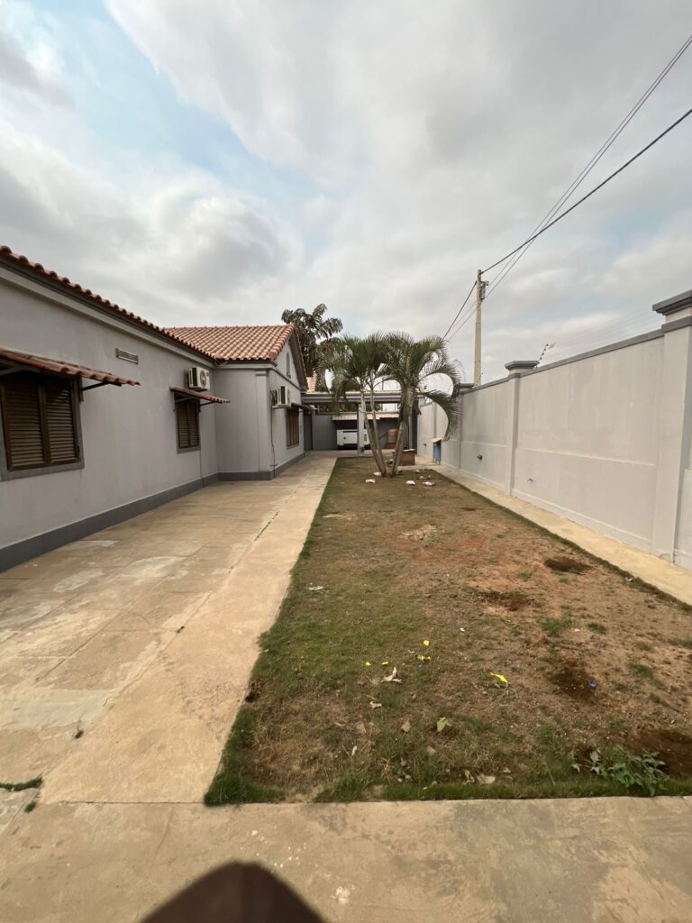 8f49f40d c886 405d ac04 77f772ee2419 768x1024