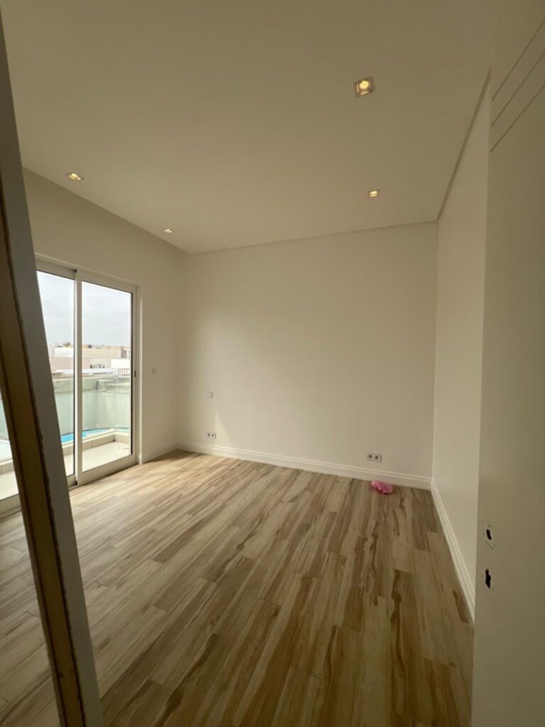 c81525af 2365 43d2 9eb4 a778c3d0bd03 768x1024