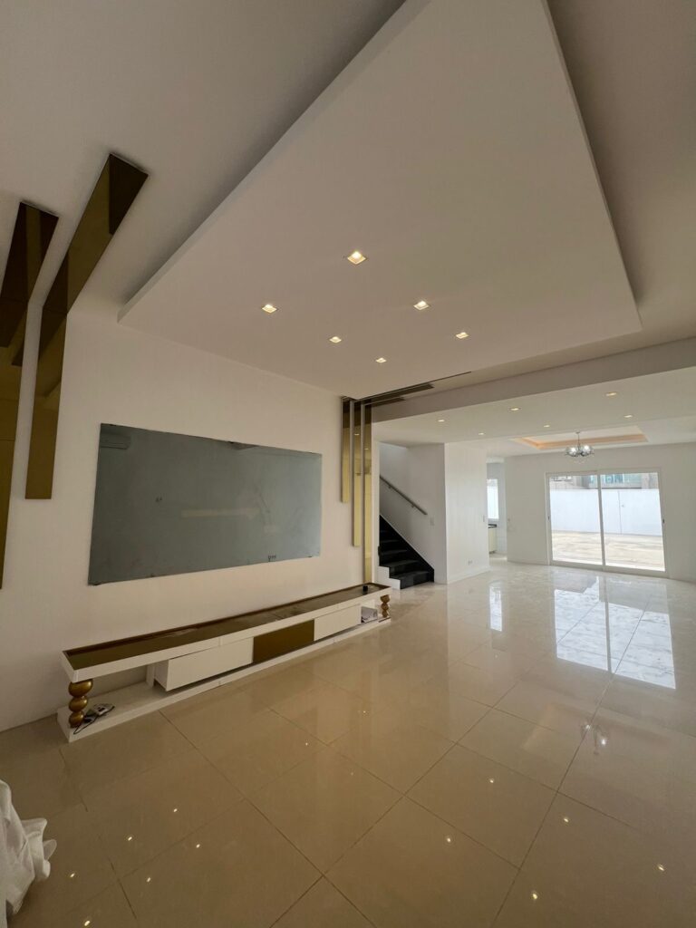 d0abdafd e4fc 4e68 b86f 51f3f213b368 768x1024