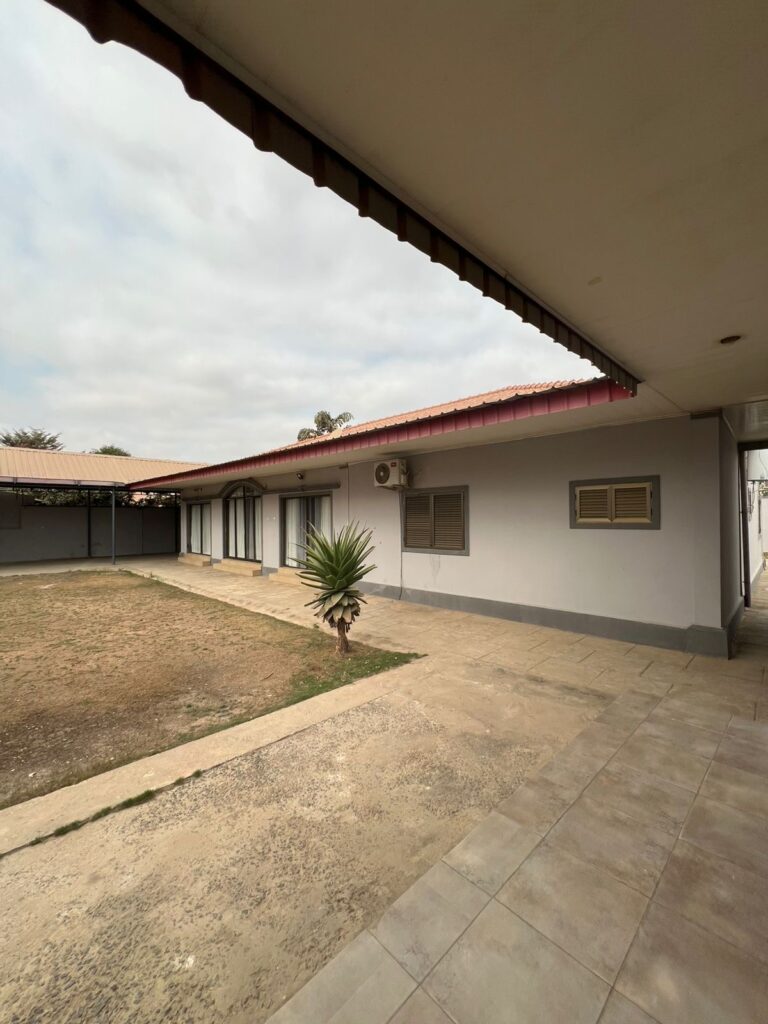 fe401851 4617 44b8 968a fddddc872632 768x1024