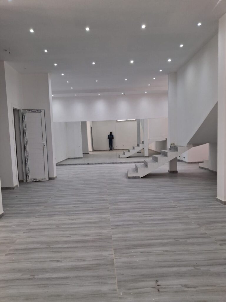 e6387c89 2383 43be 83f6 2bee76ba1f33 768x1024